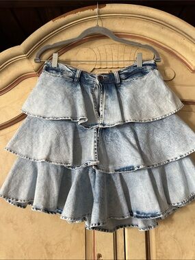 Aphrodite Light Wash Blue Denim Jean Shorts size Large